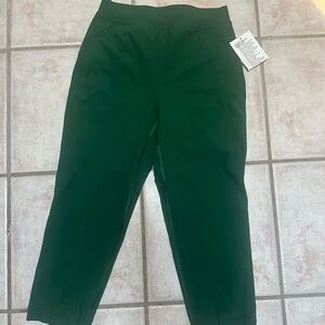New Lululemon Adapted State crop in Evergreen